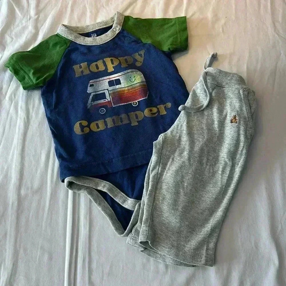 GAP - 2 piece baby  outfit/set. Size 6-12 months - Picture 1 of 7
